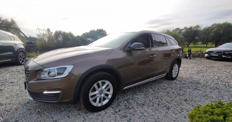 Volvo V60 Cross Country cena 59900 przebieg: 155987, rok produkcji 2018 z Łaskarzew małe 56